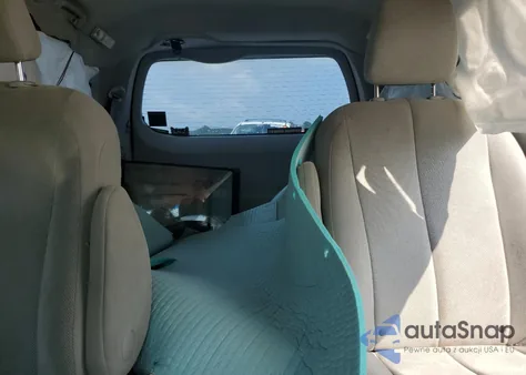 2014 Toyota Sienna z USA, uszkodzony, nr VIN 5TDZK3DC6ES480394